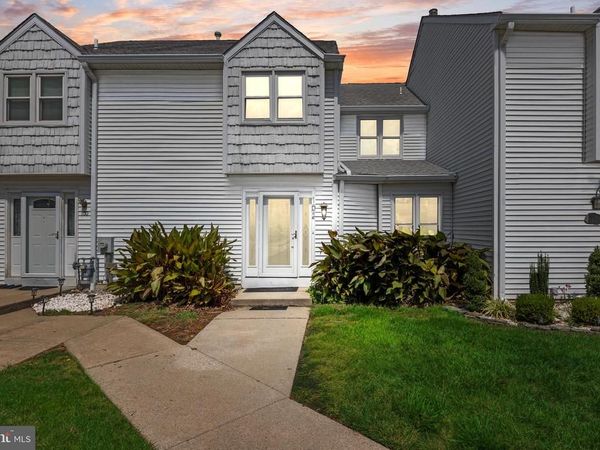 102 SUBURBAN BOULEVARD, DELRAN, NJ 08075