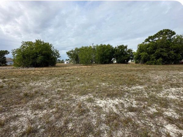 806 SKYLINE , Cape Coral, FL 33991