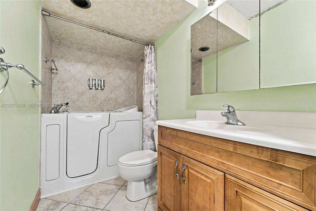 1801 S Ocean Dr , Unit 640, Hallandale Beach, FL 33009 Photo