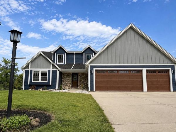 W146N10907 Heritage PARKWAY, Germantown, WI 53022