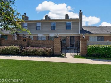 31228 Country Bluff, Farmington Hills, Mi 48331