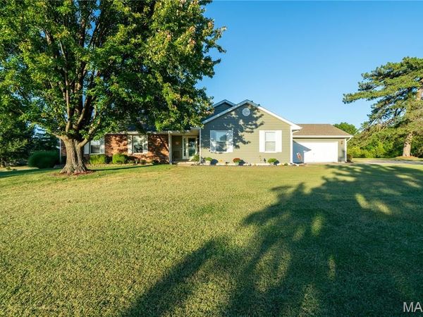 5111 E Flamingo Drive, Hallsville, MO 65255