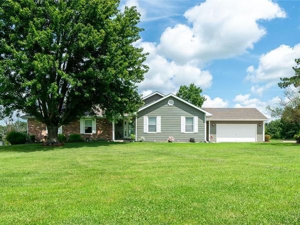 5111 E Flamingo Drive , Hallsville, MO 65255