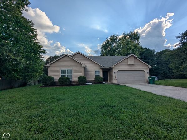 572 San Ricardo Drive , Greenwood, IN 46142