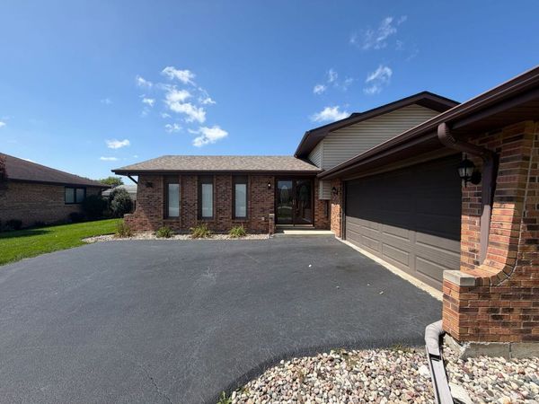 19250 Wentworth Avenue, Lansing, IL 60438