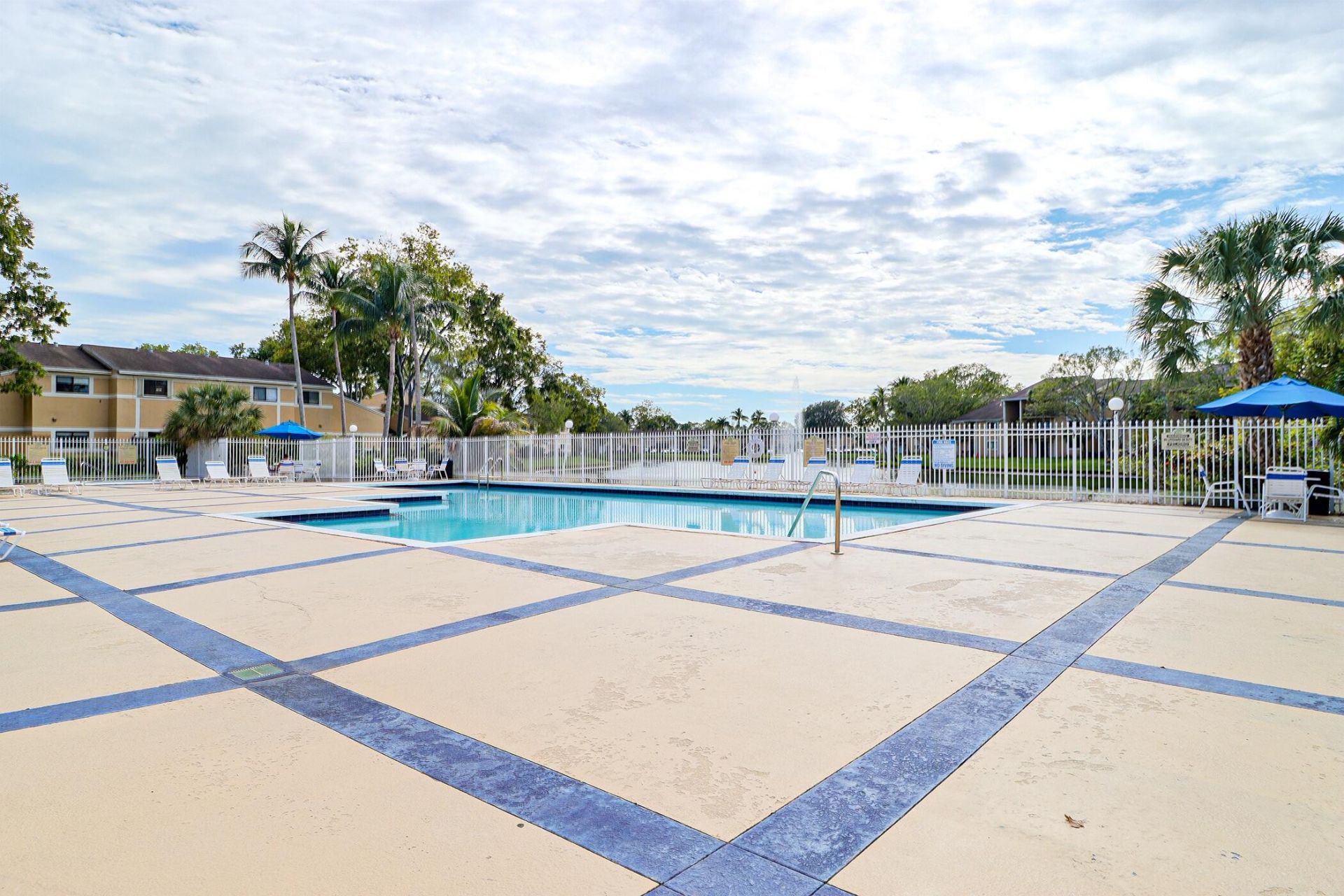 450 Palm Circle W, Unit 106, Pembroke Pines, FL 33025 Photo