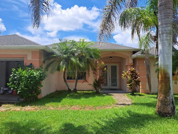 2262 SE Glover Street, Port St. Lucie, FL 34984