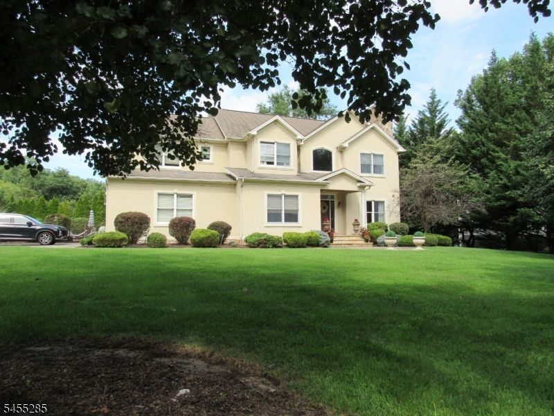 5 Pilgrim Ct Cedar Grove, NJ 
