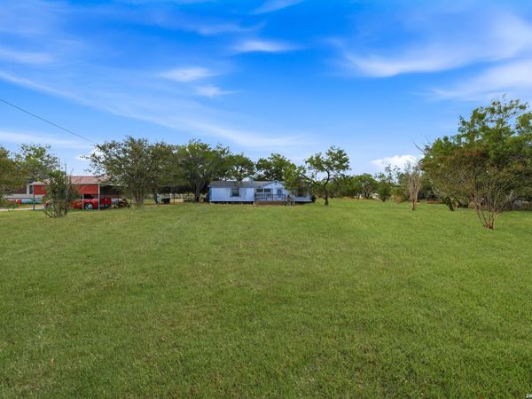 7411 NORRIS WEST DR, Elmendorf, TX 78112