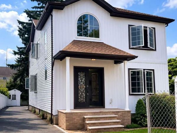 88 Dyckman Avenue , New Hyde Park, NY 11040