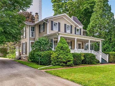 10 Craigie Street, Le Roy, NY 14482