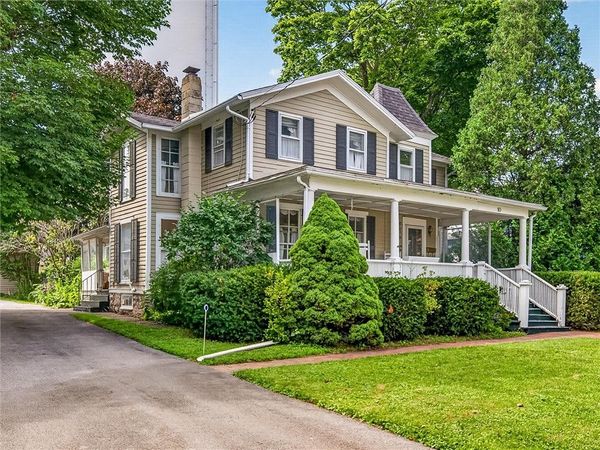 10 Craigie Street , Le Roy, NY 14482