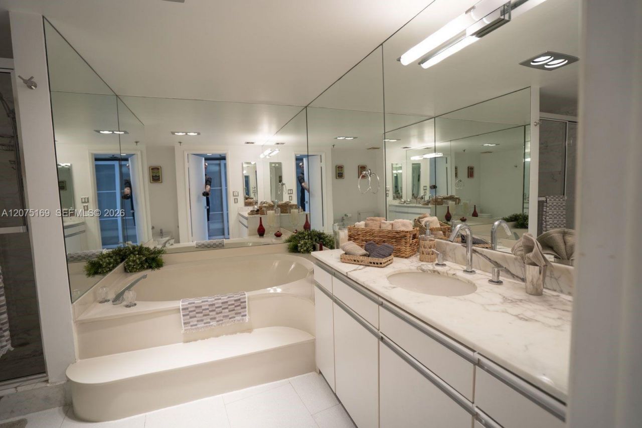 9 Island Ave , Unit 1806, Miami Beach, FL 33139 Photo