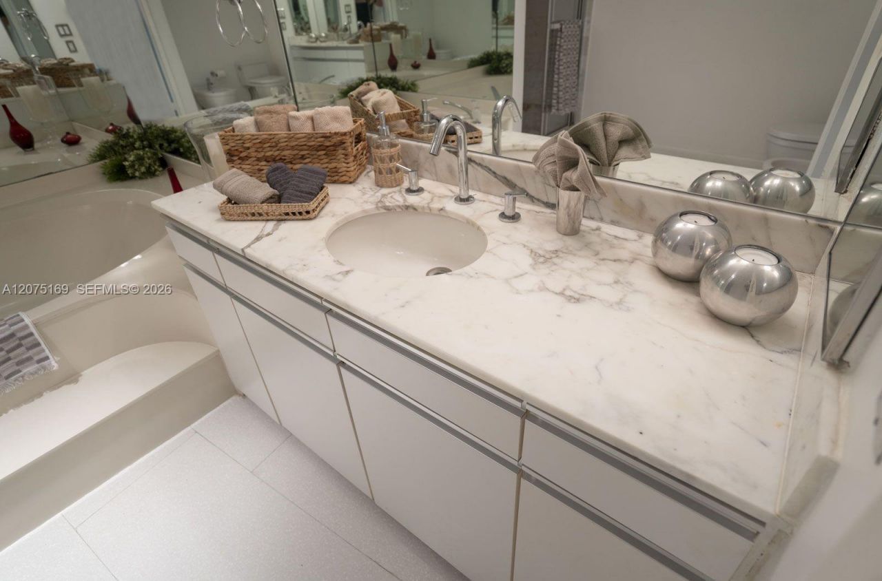 9 Island Ave , Unit 1806, Miami Beach, FL 33139 Photo