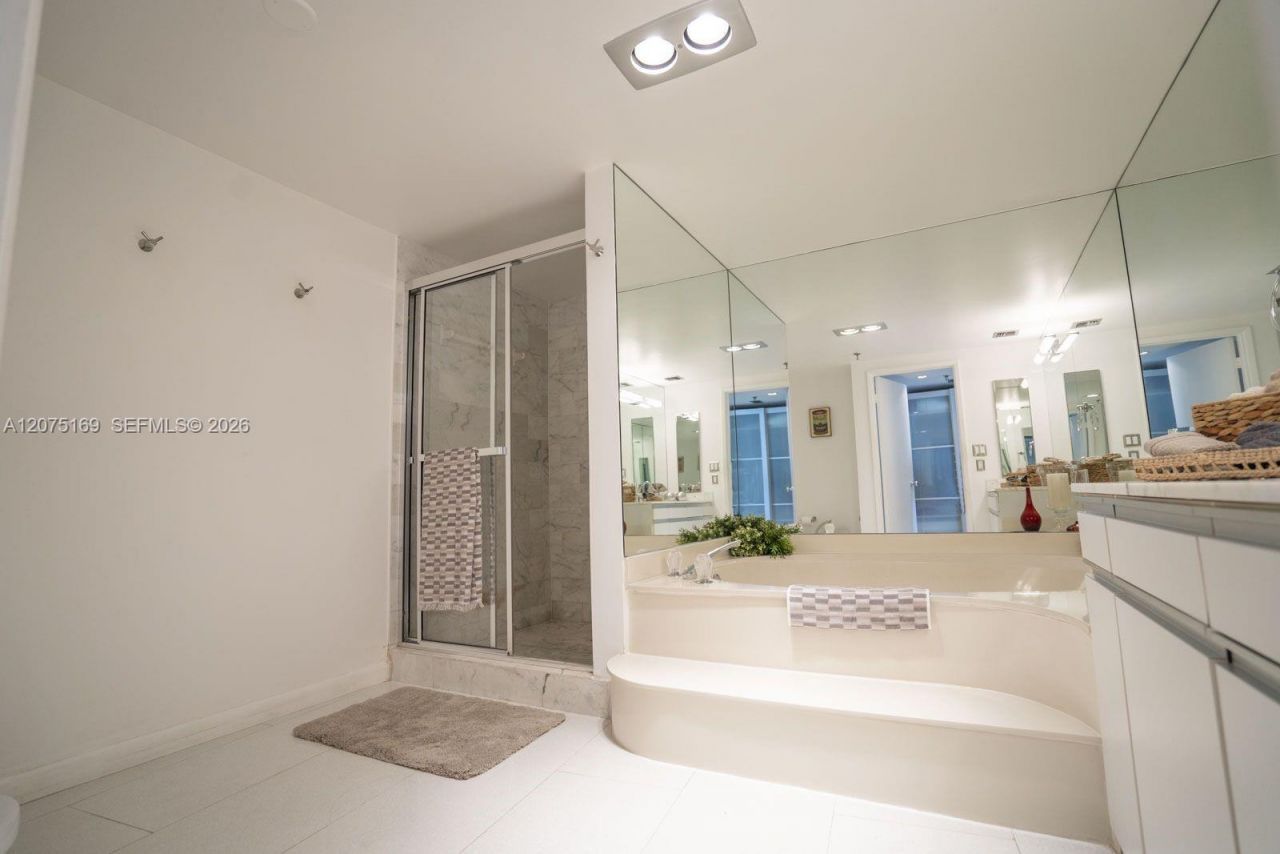 9 Island Ave , Unit 1806, Miami Beach, FL 33139 Photo