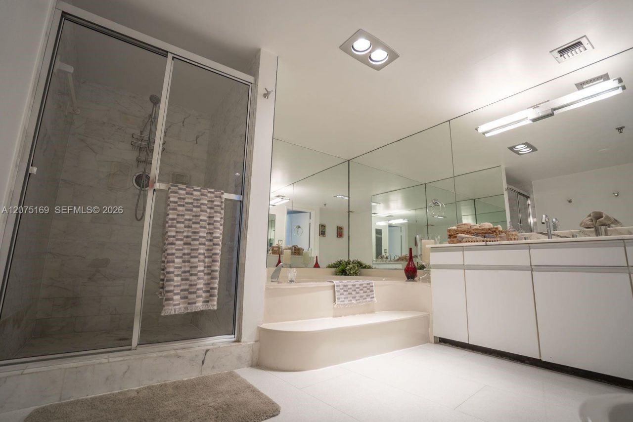 9 Island Ave , Unit 1806, Miami Beach, FL 33139 Photo