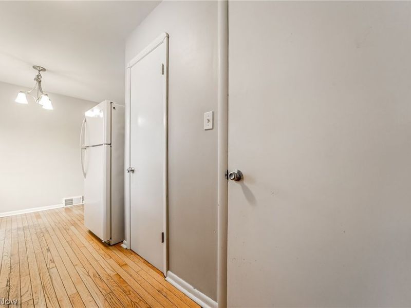 11303 Thrush Avenue, Cleveland, OH 44111 Photo 13