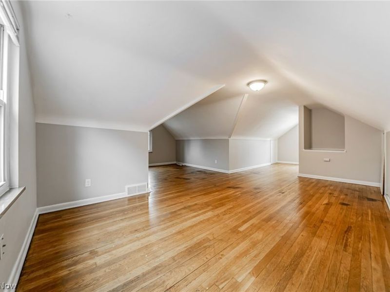 11303 Thrush Avenue, Cleveland, OH 44111 Photo 19