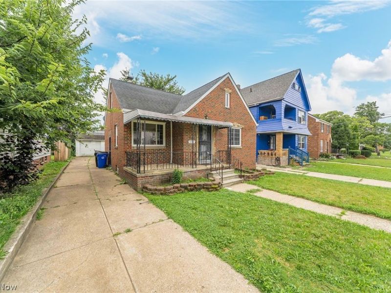 11303 Thrush Avenue, Cleveland, OH 44111 Photo 2