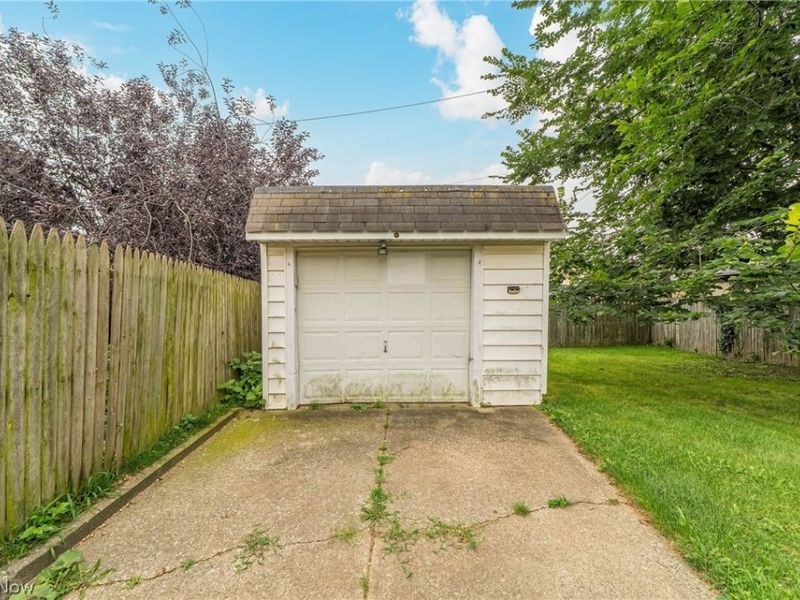 11303 Thrush Avenue, Cleveland, OH 44111 Photo 35