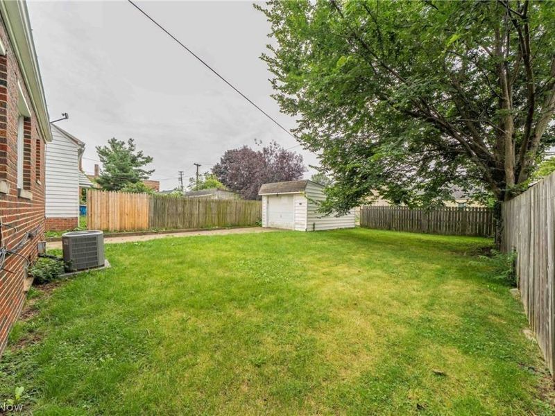 11303 Thrush Avenue, Cleveland, OH 44111 Photo 38