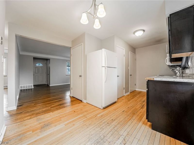 11303 Thrush Avenue, Cleveland, OH 44111 Photo 7