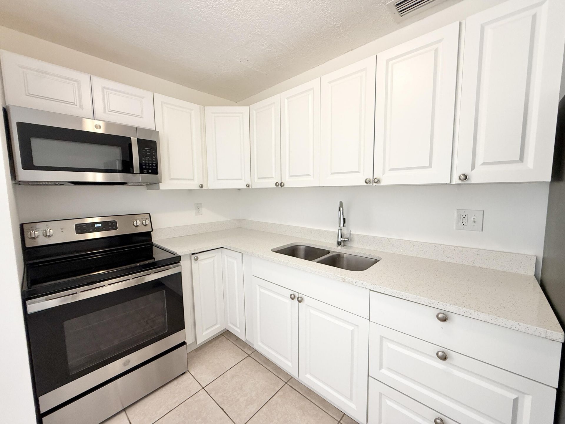 906 Foresteria Drive, Lake Park, FL 33403 Photo