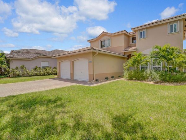 317 E Garden Cove Circle, Davie, FL 33325