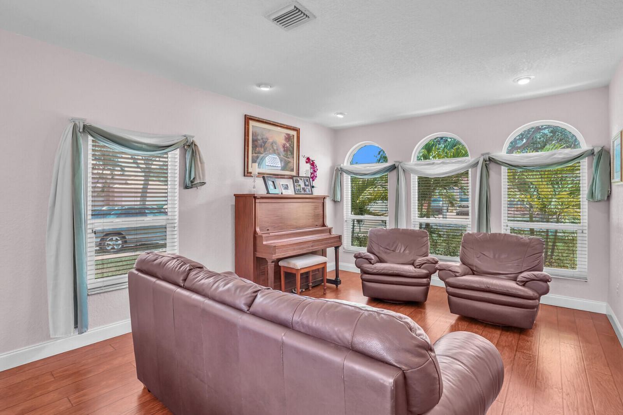 317 E Garden Cove Circle, Davie, FL 33325 Photo