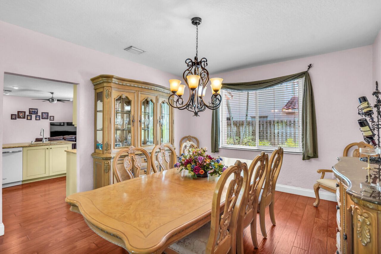 317 E Garden Cove Circle, Davie, FL 33325 Photo