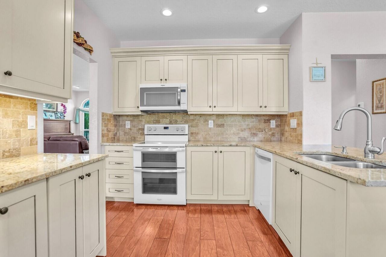 317 E Garden Cove Circle, Davie, FL 33325 Photo
