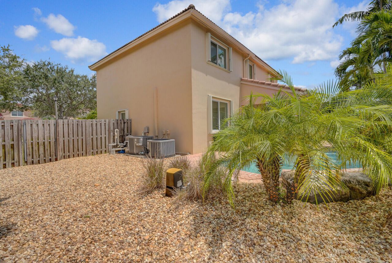 317 E Garden Cove Circle, Davie, FL 33325 Photo