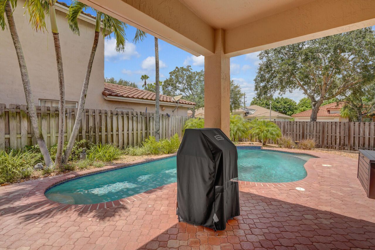 317 E Garden Cove Circle, Davie, FL 33325 Photo
