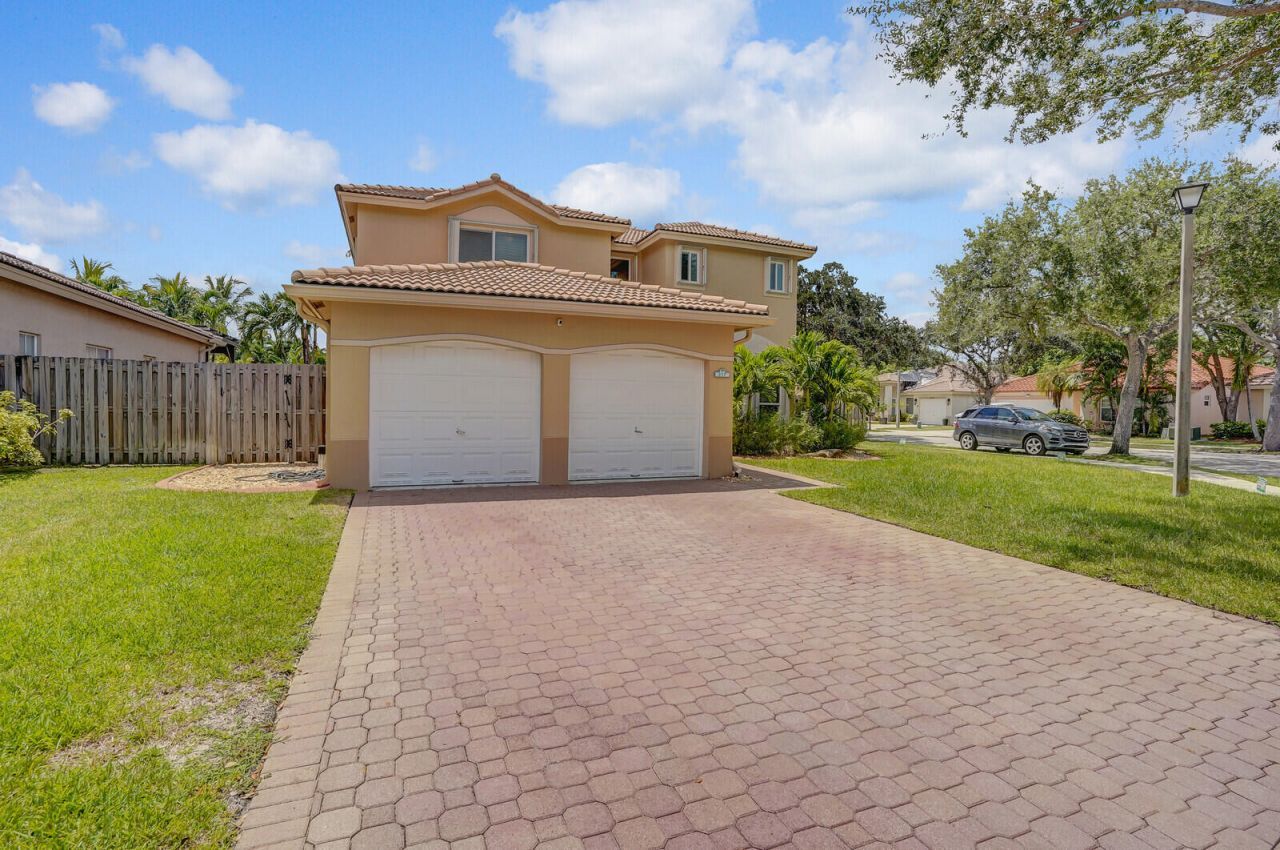 317 E Garden Cove Circle, Davie, FL 33325 Photo