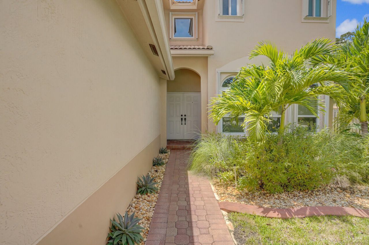317 E Garden Cove Circle, Davie, FL 33325 Photo