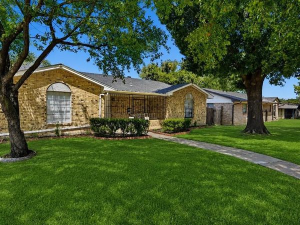 831 Kelso Drive, Dallas, TX 75211