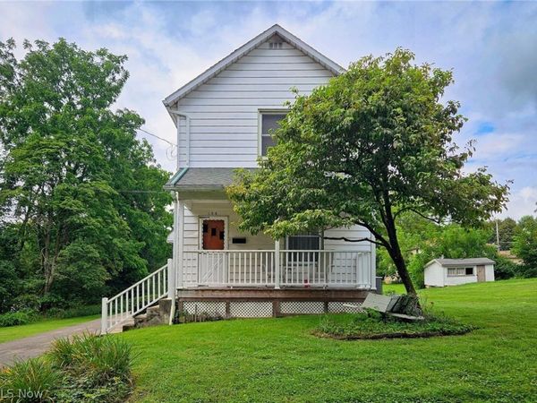 144 Oakview Avenue , Struthers, OH 44471