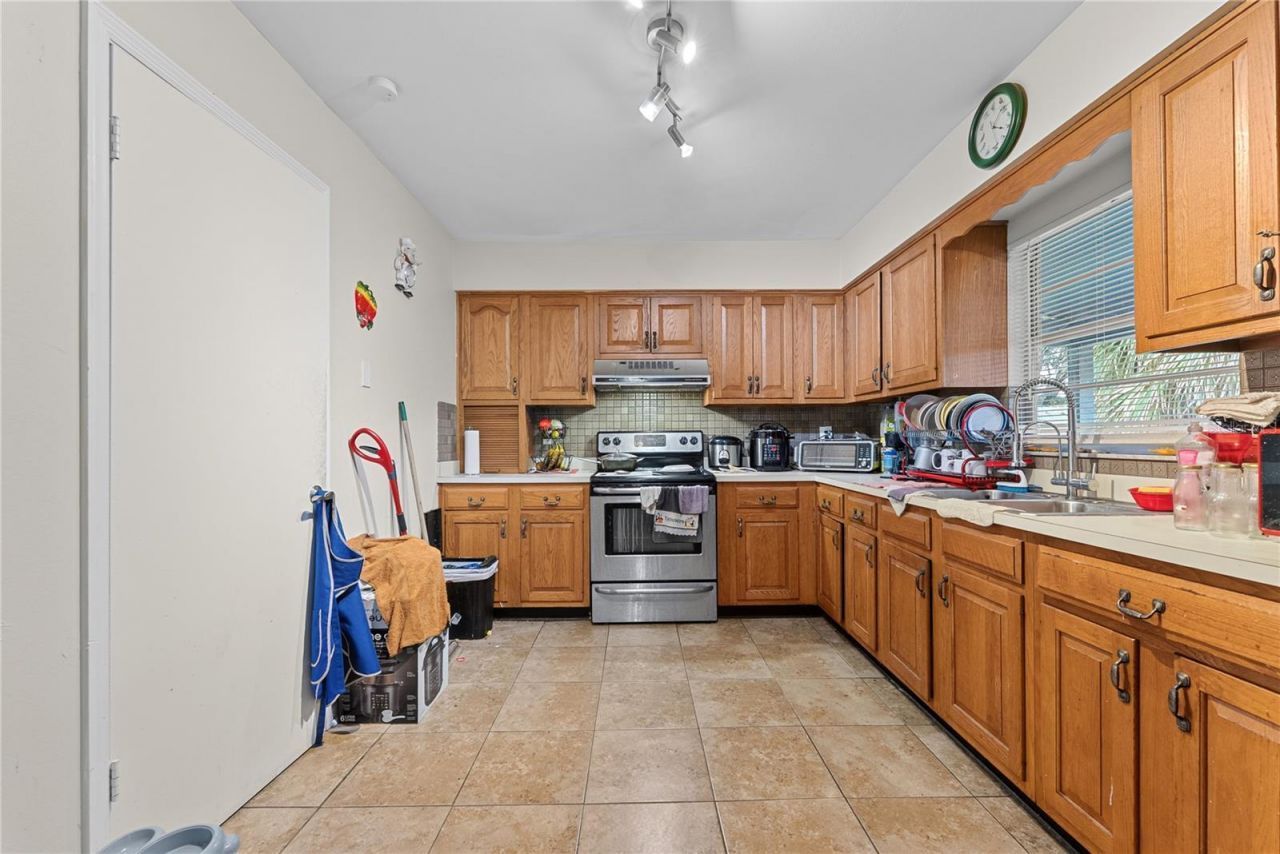 8414 N Grady Avenue, Tampa, FL 33614 Photo