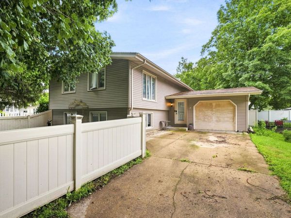515 E High Street , Morris, IL 60450