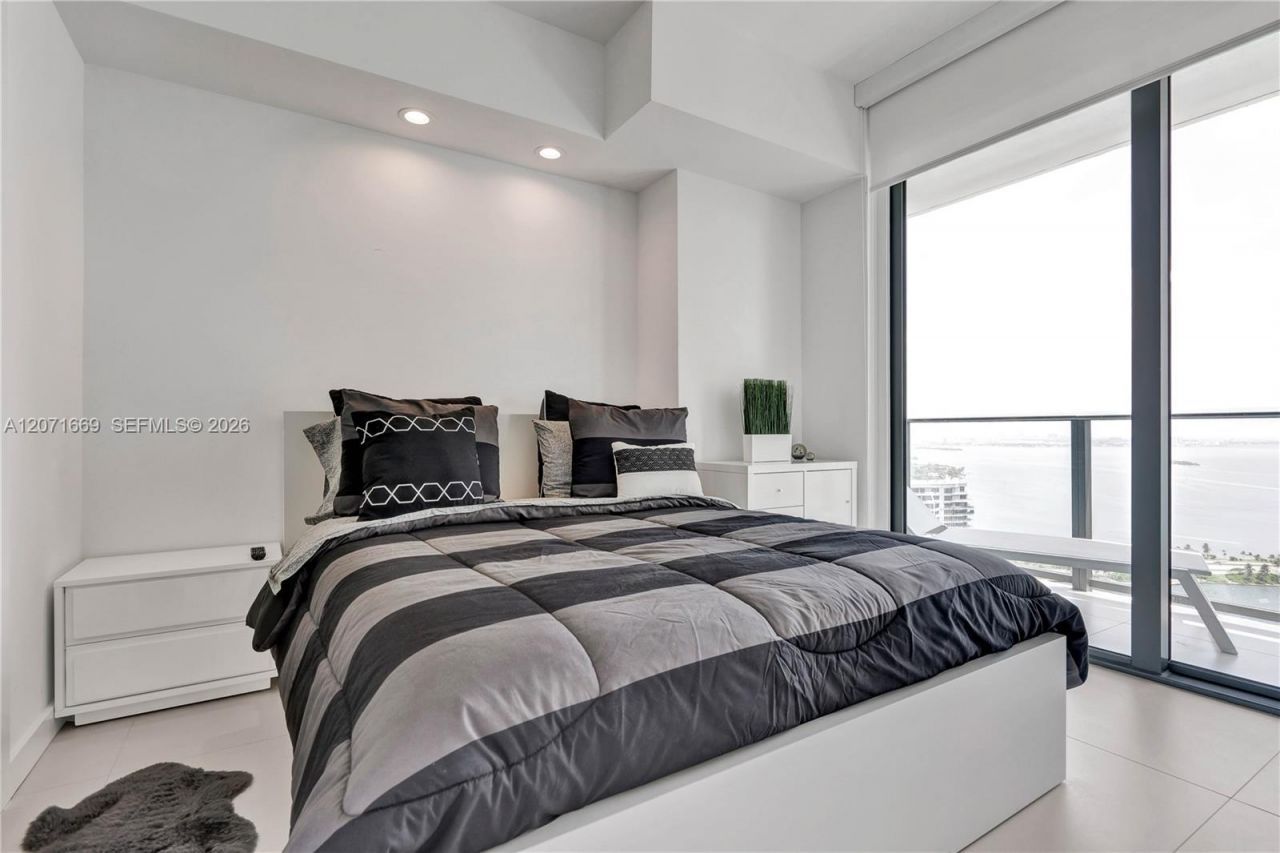 501 NE 31 , Unit 3304, Miami, FL 33131 Photo
