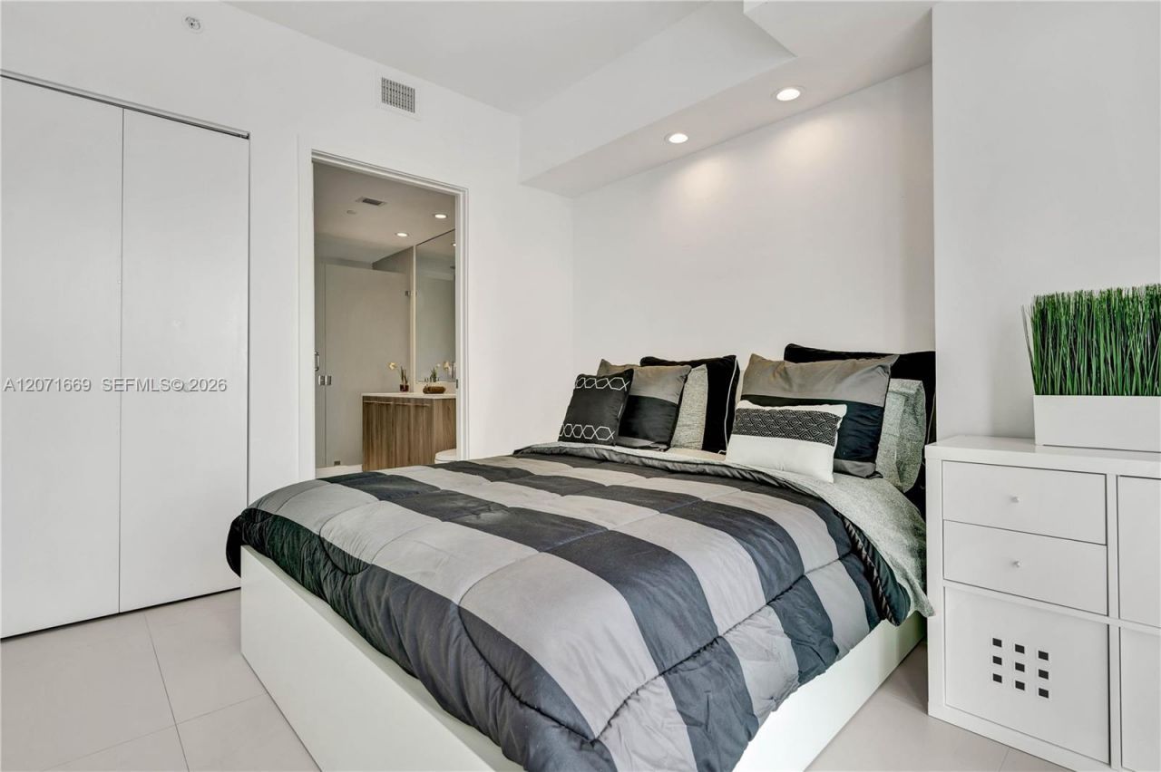 501 NE 31 , Unit 3304, Miami, FL 33131 Photo