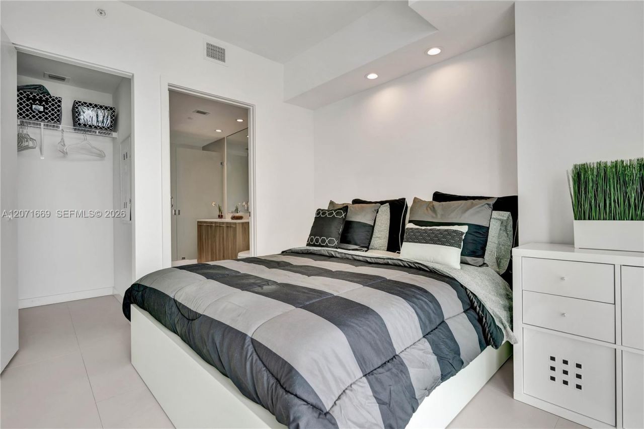 501 NE 31 , Unit 3304, Miami, FL 33131 Photo