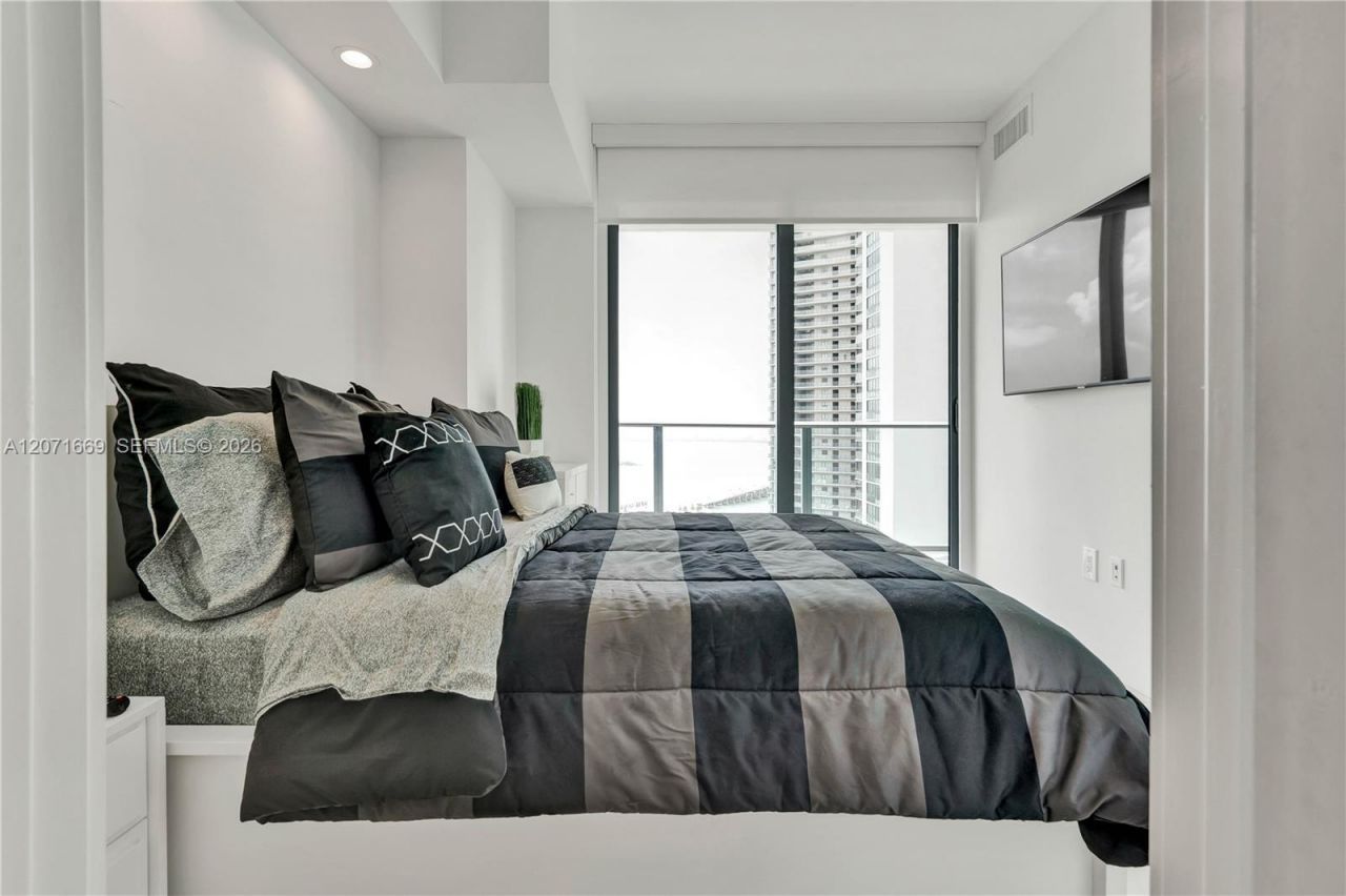 501 NE 31 , Unit 3304, Miami, FL 33131 Photo
