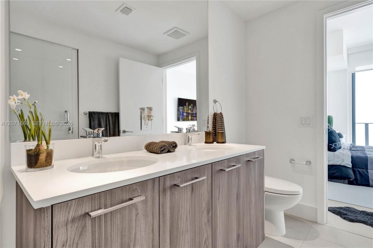 501 NE 31 , Unit 3304, Miami, FL 33131 Photo