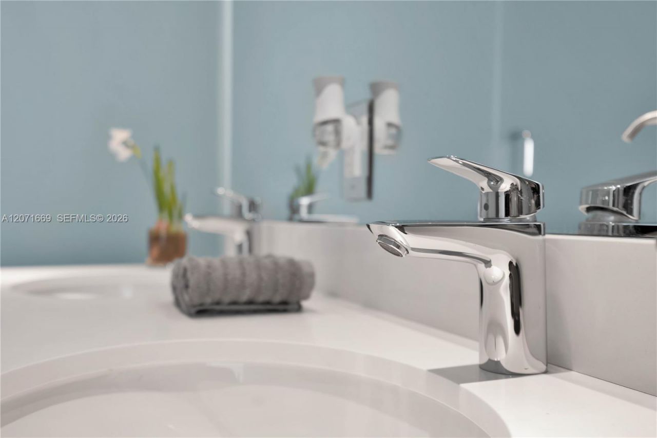 501 NE 31 , Unit 3304, Miami, FL 33131 Photo