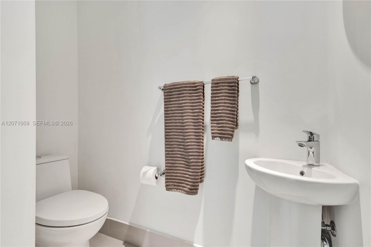 501 NE 31 , Unit 3304, Miami, FL 33131 Photo