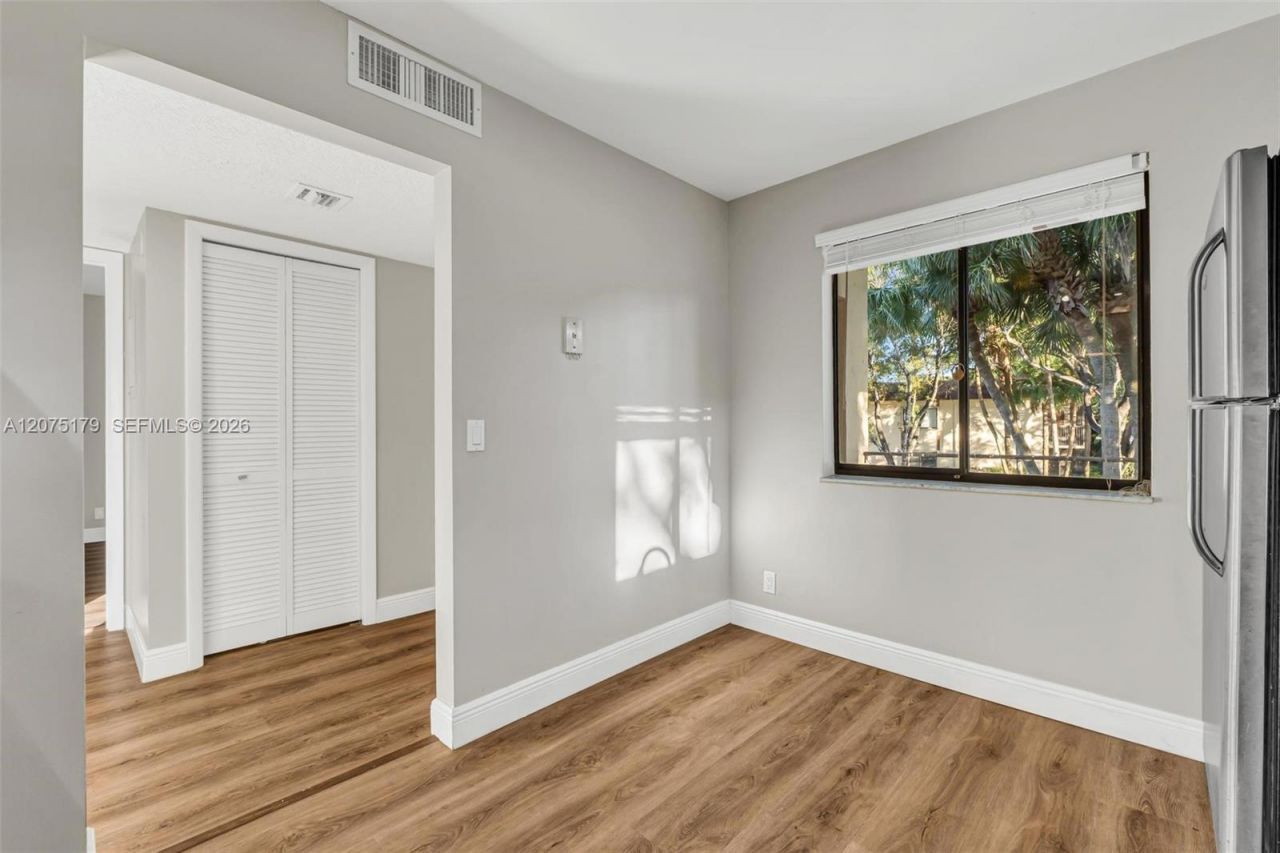 402 Lakeview Dr , Unit 201, Weston, FL 33326 Photo