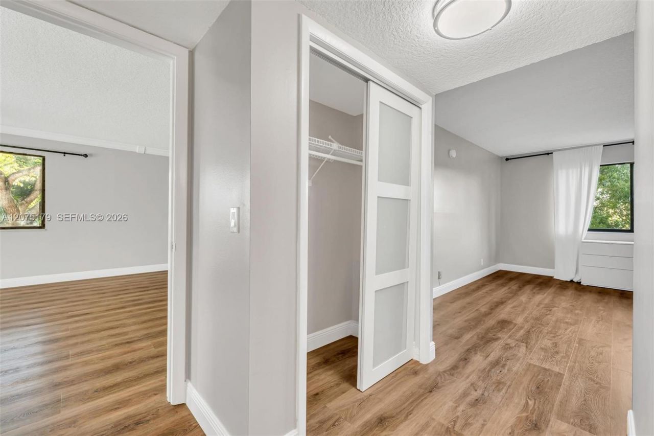 402 Lakeview Dr , Unit 201, Weston, FL 33326 Photo
