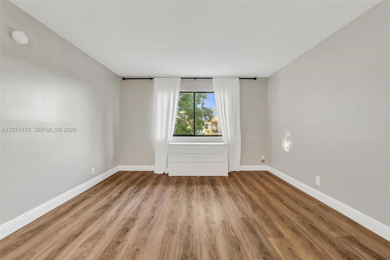 402 Lakeview Dr , Unit 201, Weston, FL 33326 Photo