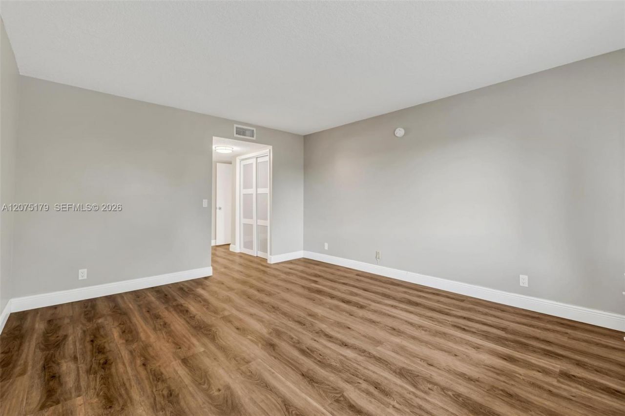 402 Lakeview Dr , Unit 201, Weston, FL 33326 Photo